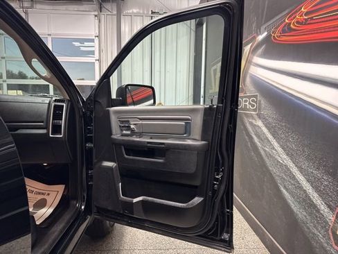 Used 2021 RAM 1500 Classic SLT image 28