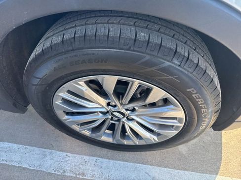 Used 2023 Cadillac XT4 Premium Luxury image 4