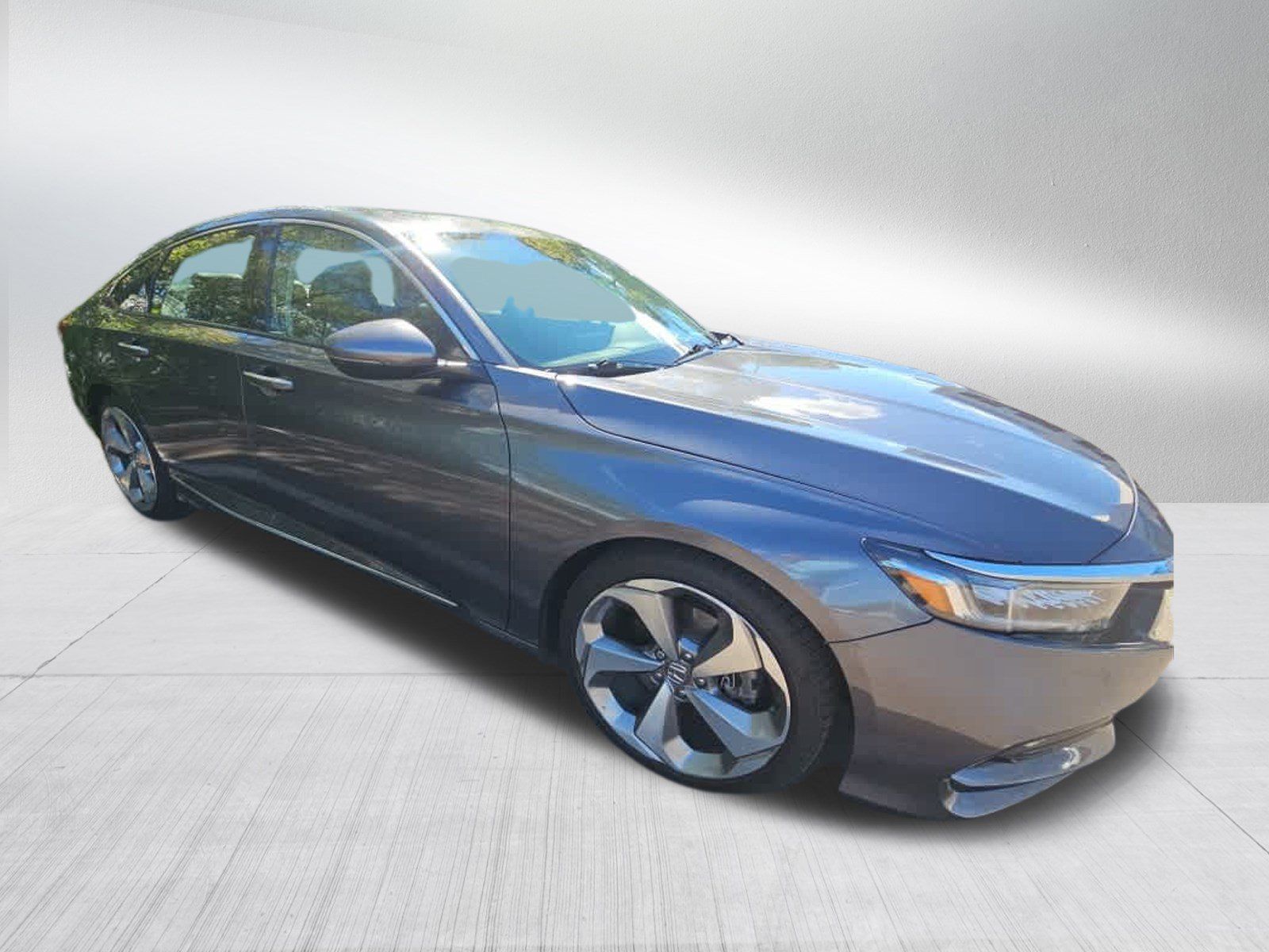 Used 2018 Honda Accord Touring image 3