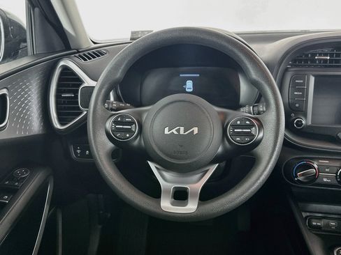 Used 2025 Kia Soul LX w/ LX Technology Package FWD image 18