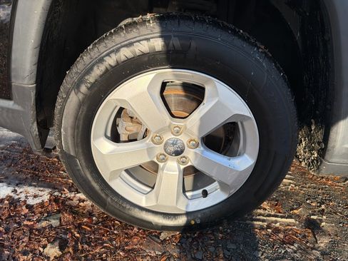 Used 2018 Jeep Compass Latitude w/ Popular Equipment Group image 5