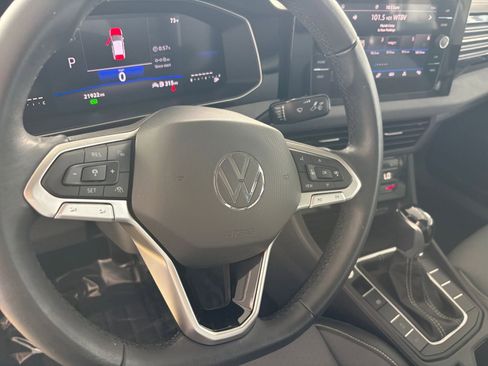 Used 2025 Volkswagen Jetta SE image 28