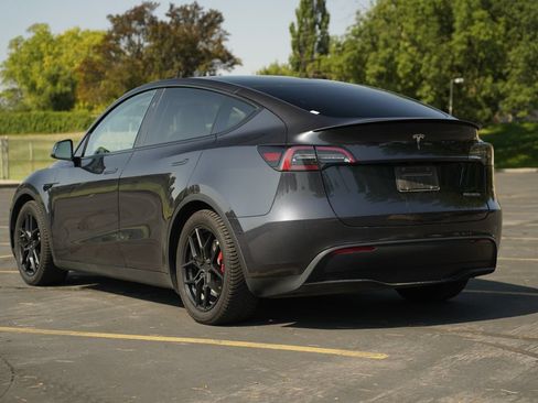 Used 2024 Tesla Model Y Performance AWD/4WD image 3