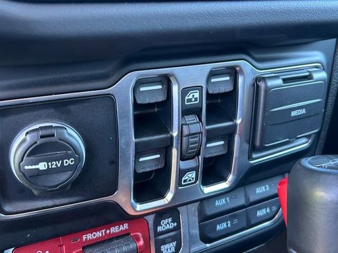 Used 2025 Jeep Gladiator Rubicon AWD/4WD image 20