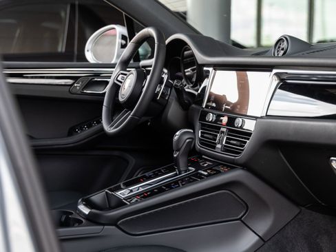 Certified 2026 Porsche Macan AWD/4WD image 49
