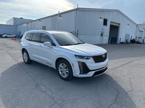 Used 2024 Cadillac XT6 Luxury w/ LPO, Floor Liner Package FWD image 3
