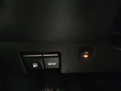 Used 2019 Nissan Kicks S image 23