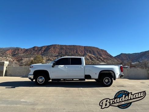 Used 2025 Chevrolet Silverado 3500 LT image 4