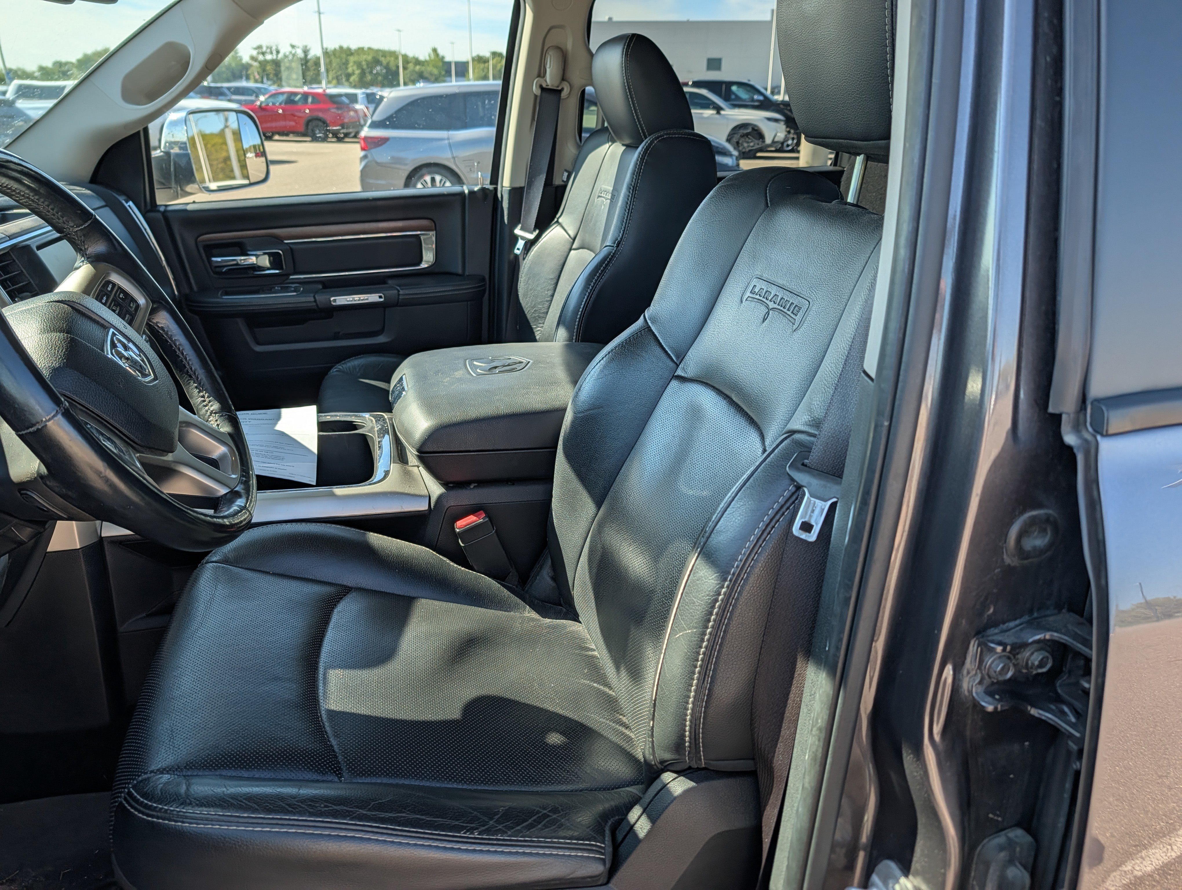 Used 2016 RAM 1500 Laramie w/ Convenience Group AWD/4WD image 8