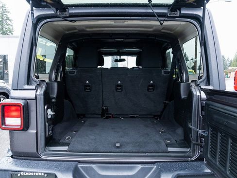 Used 2020 Jeep Wrangler Unlimited Sahara AWD/4WD image 7