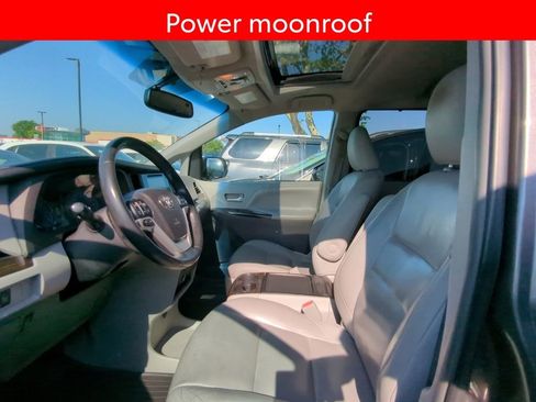 Used 2015 Toyota Sienna XLE FWD image 5