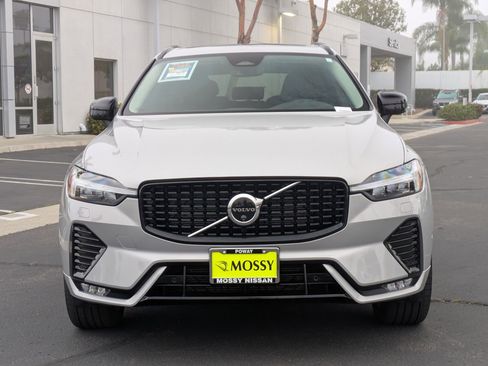 Used 2025 Volvo XC60 B5 Plus image 4