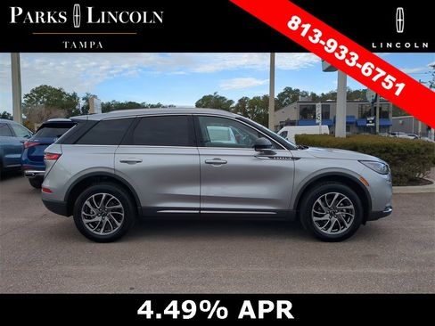 Certified 2022 Lincoln Corsair Standard w/ Equipment Group 101A image 3