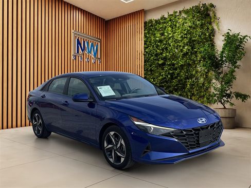 Used 2023 Hyundai Elantra SEL w/ Convenience Package FWD image 1