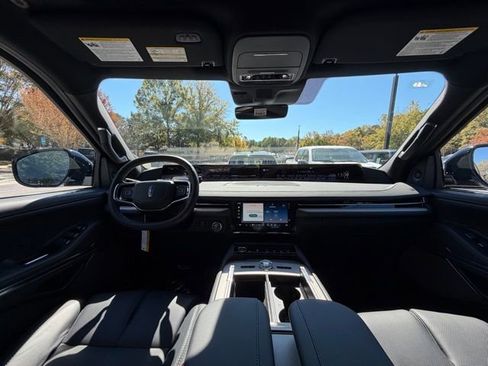 New 2025 Lincoln Navigator L Reserve w/ Jet Appearance Package image 11