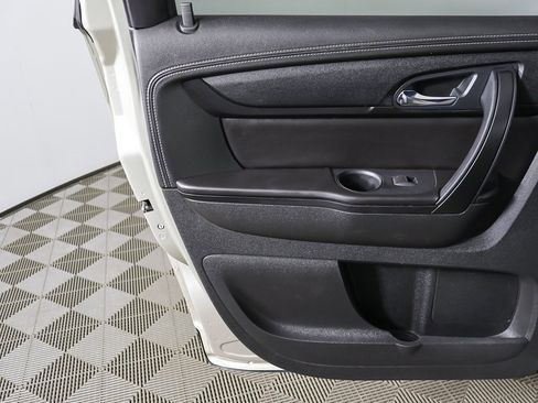 Used 2016 GMC Acadia SLE image 18