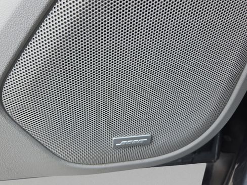 Used 2022 GMC Acadia SLT w/ Technology Package image 19