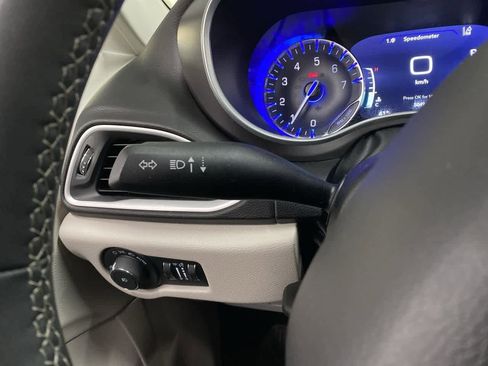 Used 2024 Chrysler Pacifica Touring-L image 23