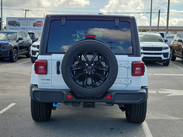 Used 2023 Jeep Wrangler Unlimited Sahara AWD/4WD image 5