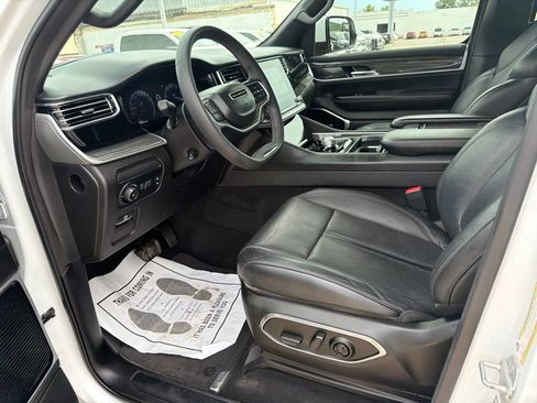 Used 2022 Jeep Wagoneer Series III w/ Premium Group I RWD image 14