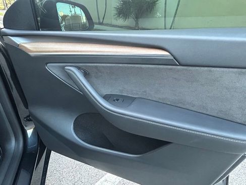 Used 2024 Tesla Model Y Long Range image 32