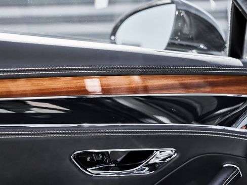 Used 2024 Bentley Flying Spur V8 AWD/4WD image 33
