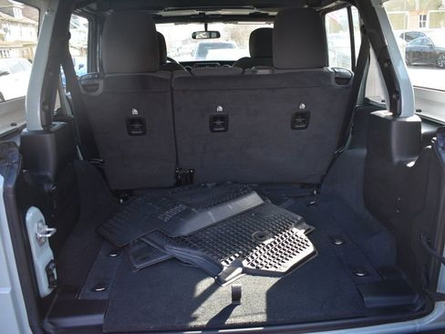 Used 2023 Jeep Wrangler Sport image 33