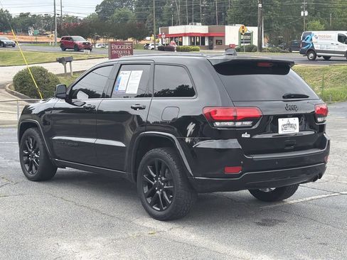 Used 2019 Jeep Grand Cherokee Altitude RWD image 5