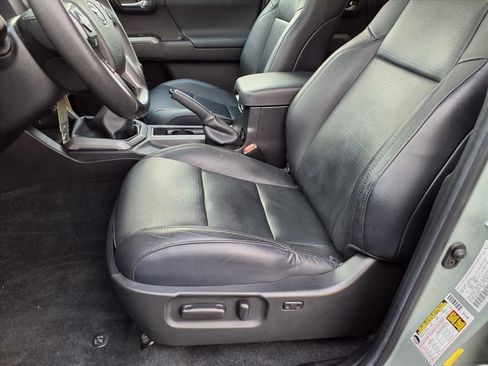 Used 2022 Toyota Tacoma TRD Off-Road image 39