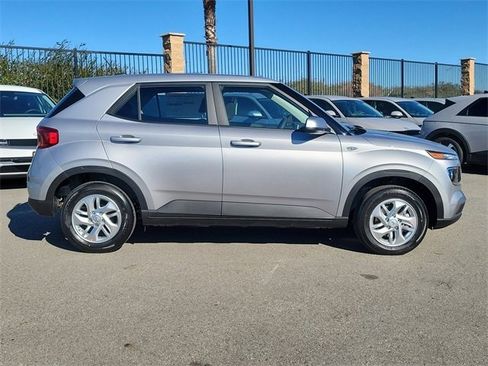 New 2026 Hyundai Venue SE image 25