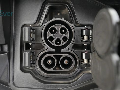 Used 2024 Nissan Ariya AWD image 10