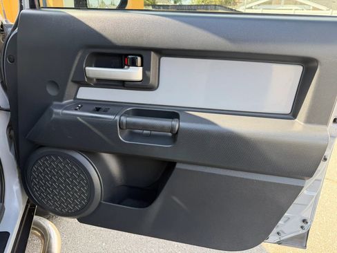 Used 2014 Toyota FJ Cruiser 4WD w/ Upgrade Package image 15