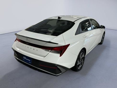 Certified 2025 Hyundai Elantra Sport FWD image 4