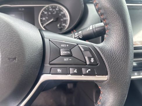 Used 2020 Nissan Versa SR w/ Convenience Package image 22