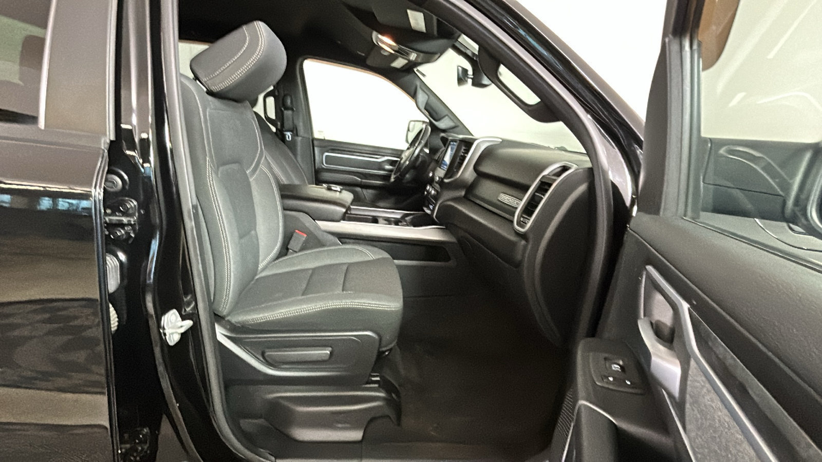 Used 2021 RAM 1500 Big Horn AWD/4WD image 36