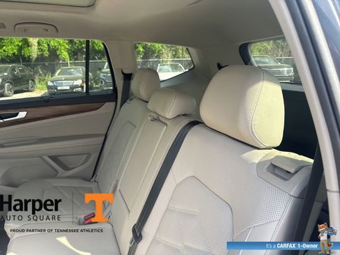 Used 2024 Volkswagen Atlas SE w/ Panoramic Sunroof Package image 9