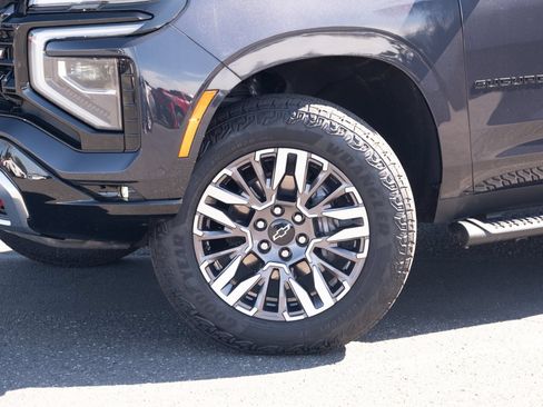 Used 2025 Chevrolet Suburban Z71 AWD/4WD image 25