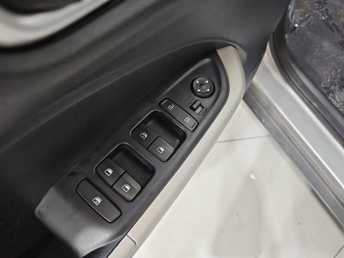 Used 2022 Hyundai Venue SEL image 12