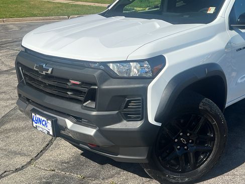 Used 2023 Chevrolet Colorado Trail Boss w/ Technology Package AWD/4WD image 8