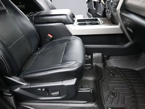 Used 2019 Ford F250 Lariat image 24