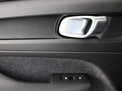 New 2025 Volvo XC40 B5 Core w/ Protection Package Premier image 30