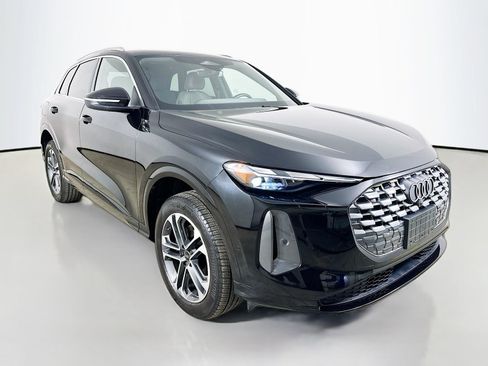 Used 2025 Audi Q5 Premium w/ Convenience Package AWD/4WD image 3