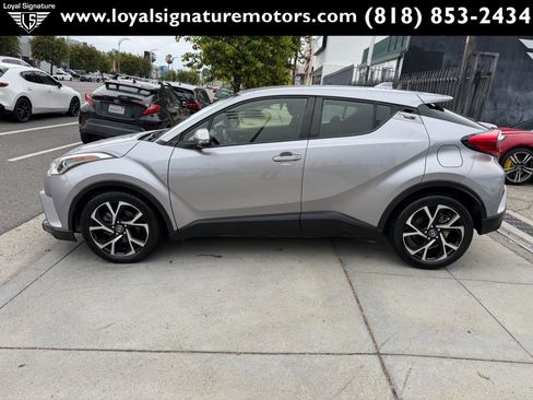 Used 2019 Toyota C-HR XLE FWD image 4