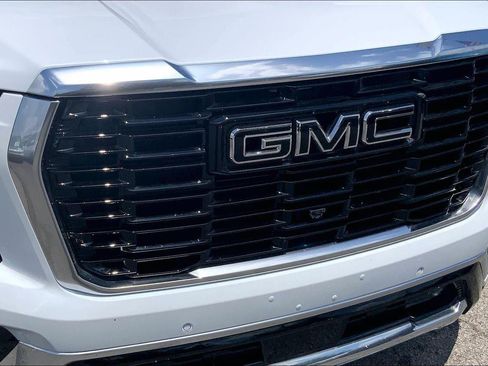Used 2026 GMC Yukon Denali AWD/4WD image 3