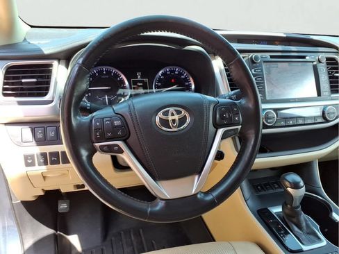 Used 2015 Toyota Highlander Limited Platinum AWD/4WD image 3