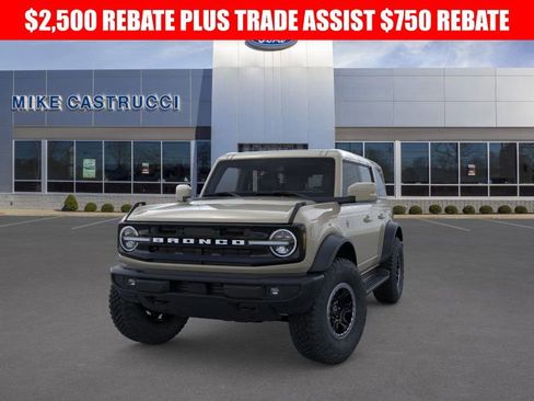 New 2025 Ford Bronco Outer Banks w/ Sasquatch Package image 2