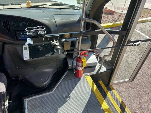 Used 2006 Ford E-350 and Econoline 350 Super Duty image 69