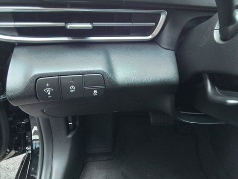 Certified 2025 Hyundai Elantra SE image 22