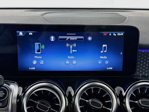 Used 2025 Mercedes-Benz GLB 250 4MATIC w/ Winter Package image 15