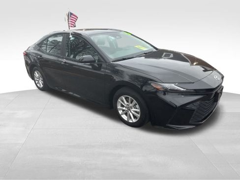 Used 2025 Toyota Camry LE image 27